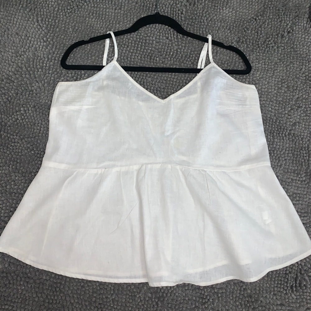 Cute little white top 😍